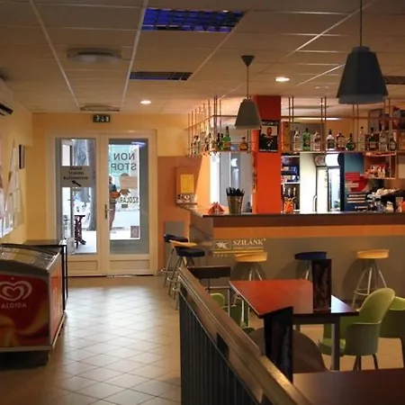모텔 Teke Bowling Centrum Es Sport Panzio 세게드